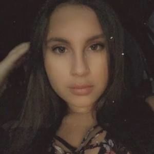 Meet your Posher, Adriana